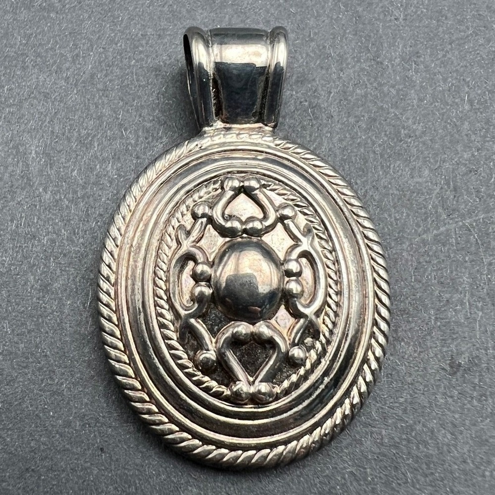 Vintage Best Oval Pendant Silver Tone Braided Edge